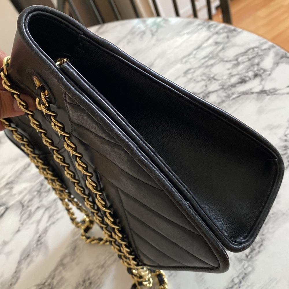 Tory Burch Black Quilted Shoulder Bag with Gold Chain - Picture 4 of 5